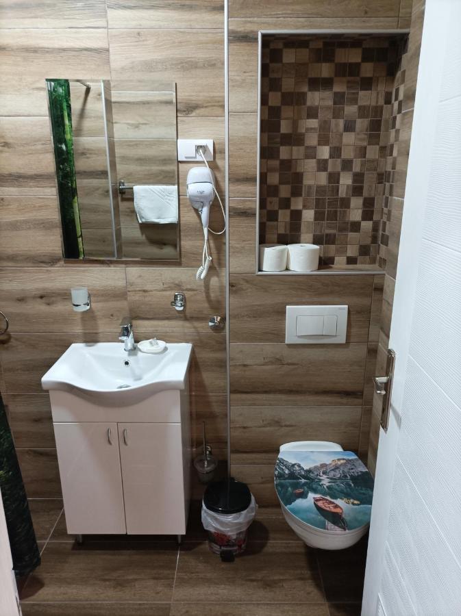 Aaapartmani Indjija Indija 外观 照片