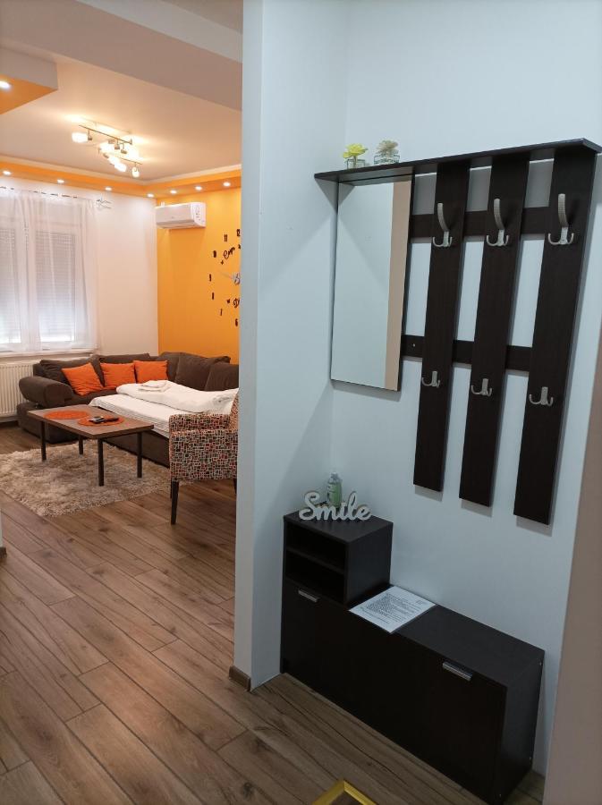 Aaapartmani Indjija Indija 外观 照片